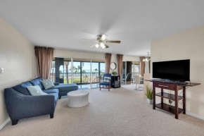 Gulf-View Condo with Resort-Style Amenities condo